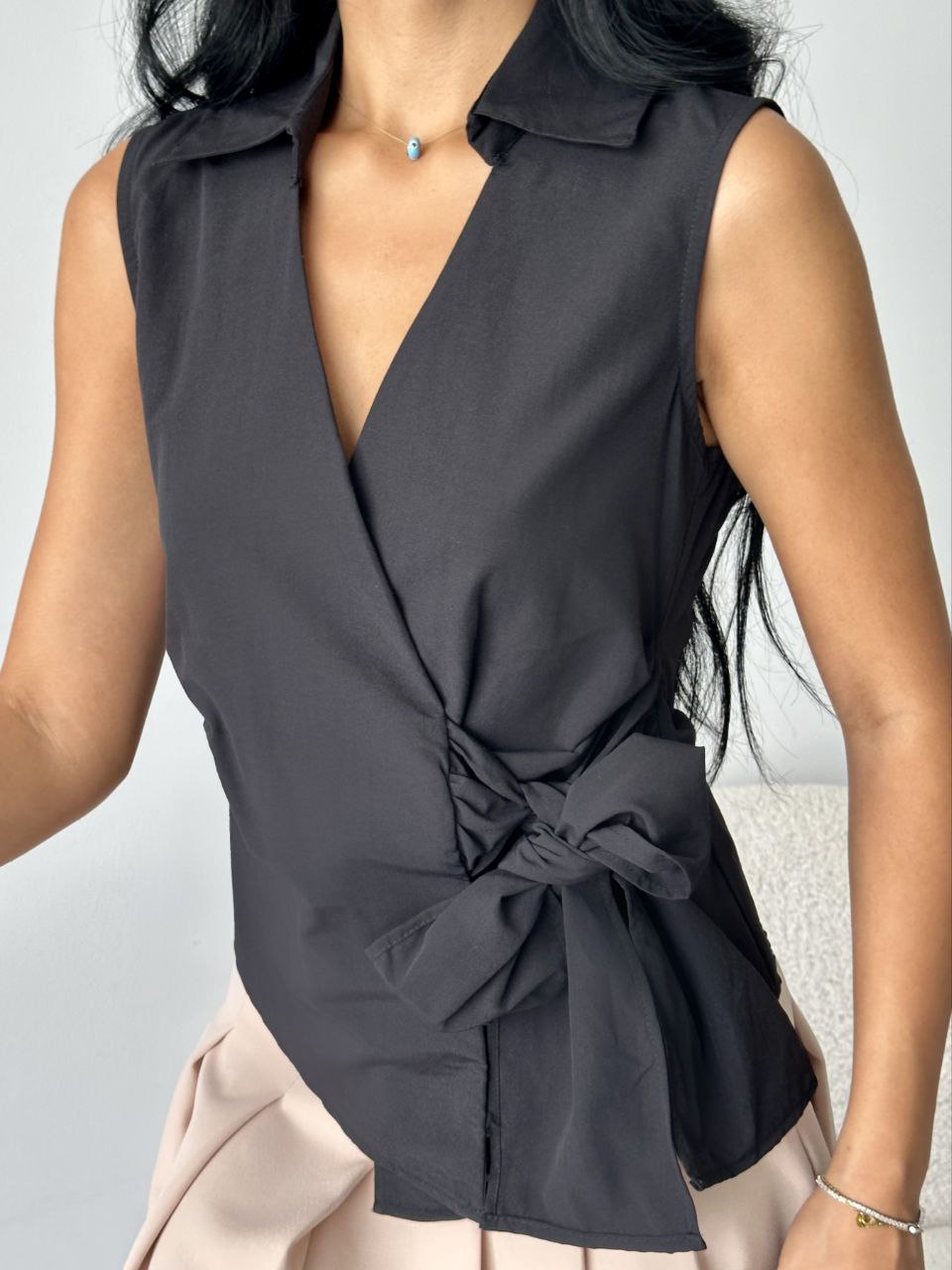 Fiyonklu Kolsuz Gömlek - Siyah