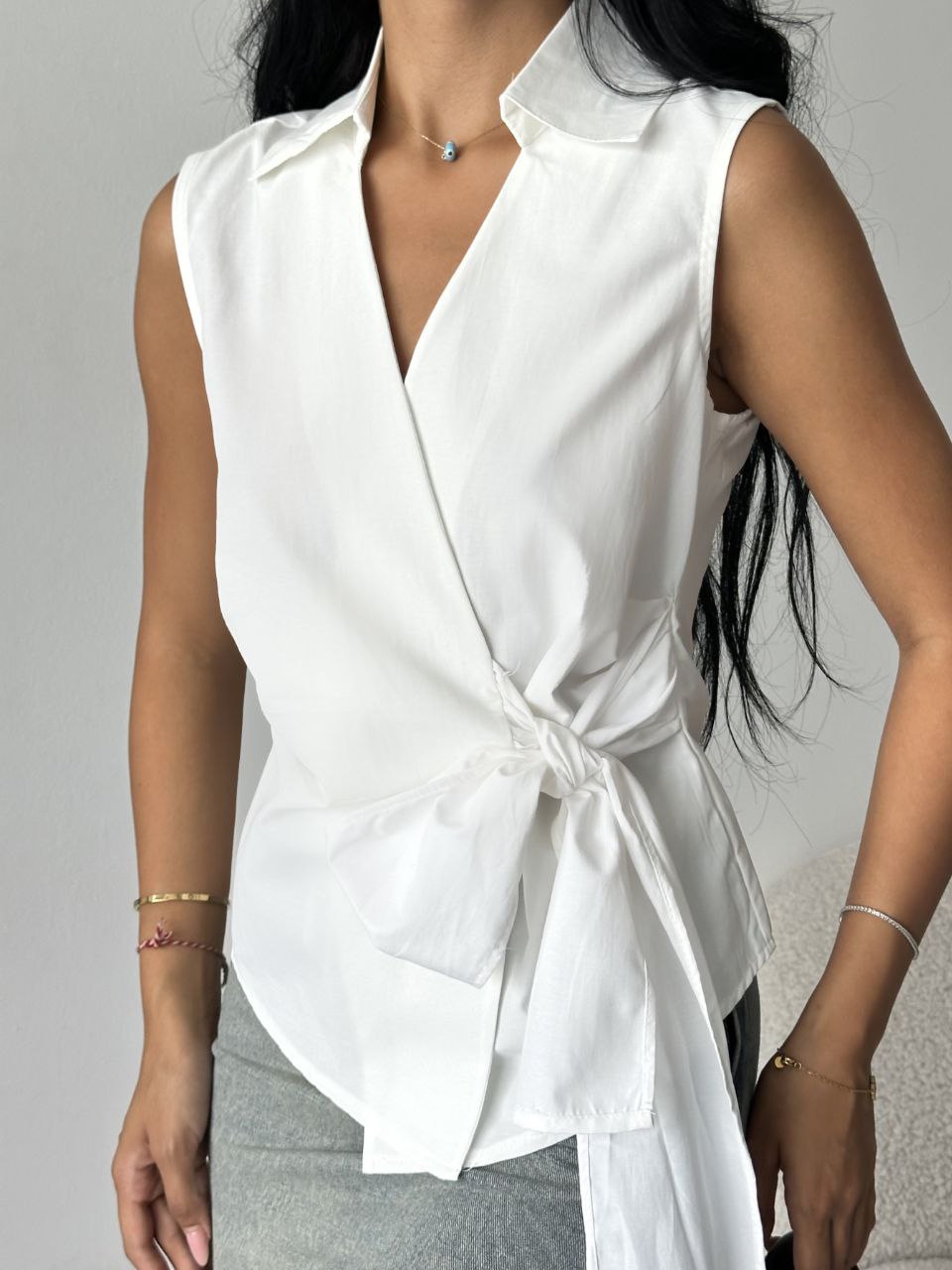 Fiyonklu Kolsuz Gömlek - Beyaz