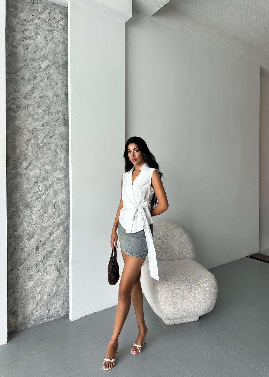 Fiyonklu Kolsuz Gömlek - Beyaz